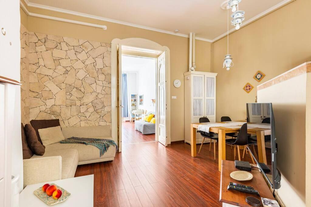 Annicku'S Stylish Budapest Apartment Екстериор снимка