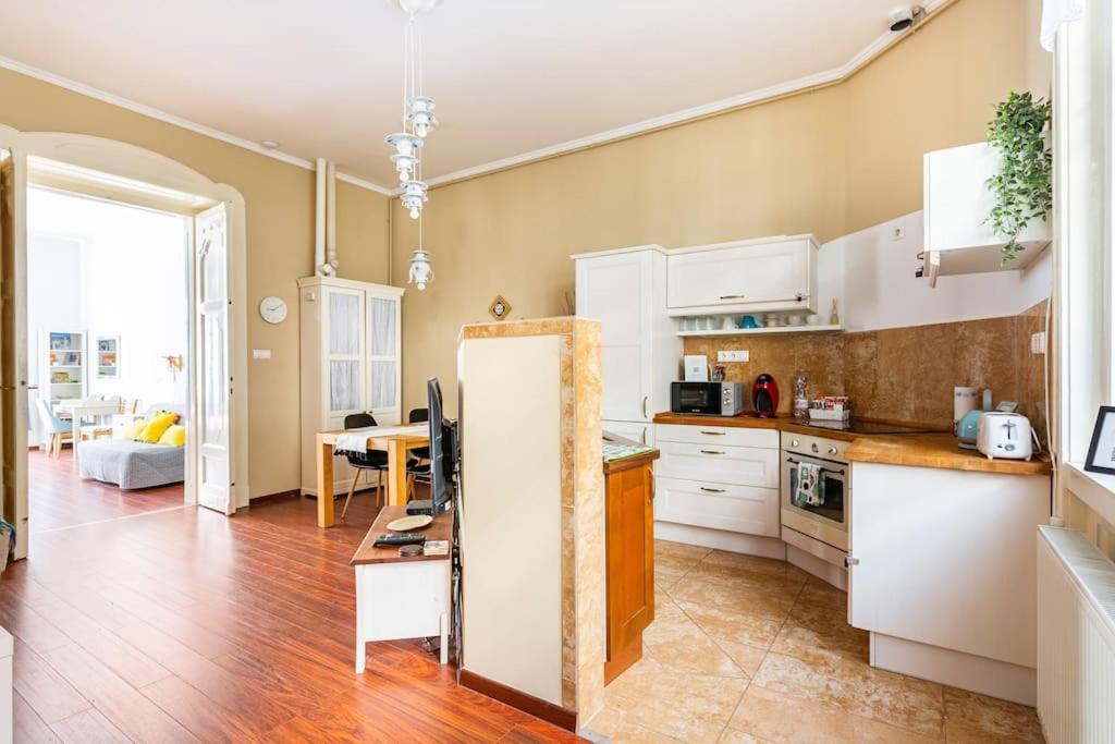 Annicku'S Stylish Budapest Apartment Екстериор снимка